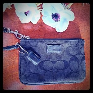 👛 Coach Wristlet